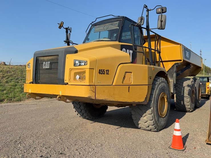 2017-caterpillar-745-image-1