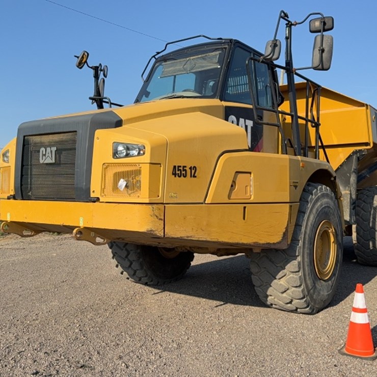 2017 CATERPILLAR 745