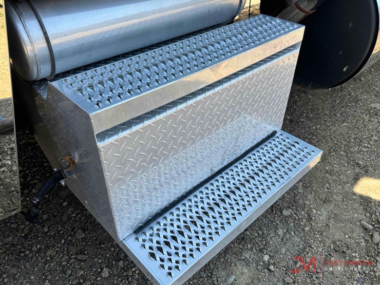 2015-peterbilt-389-image-11