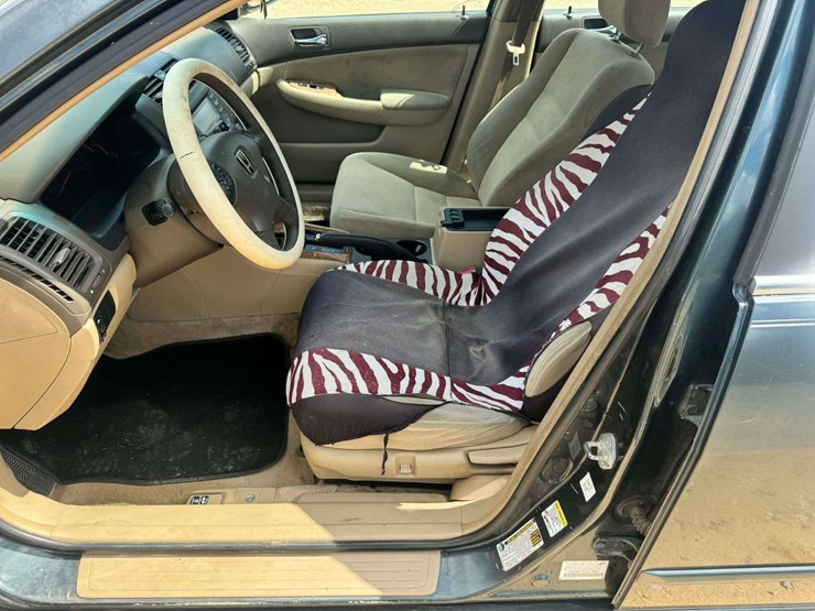 2005-honda-accord-4-door-sedan-(347,973-miles)-image-9