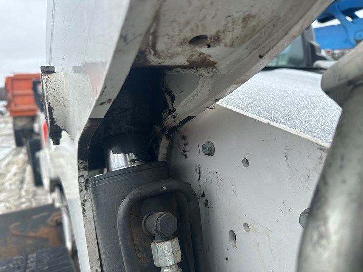 2022-bobcat-t770-image-14