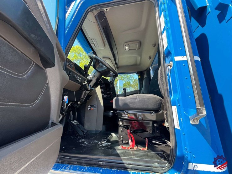 2018-international-hx620-image-71