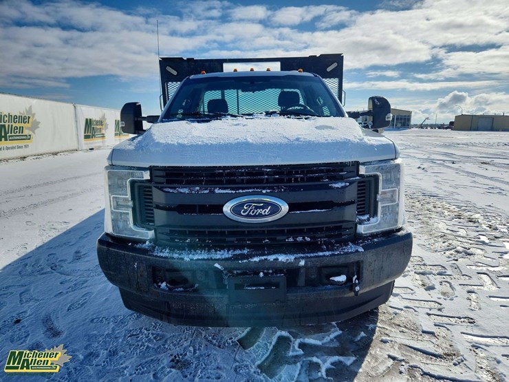 2017-ford-f350-image-22
