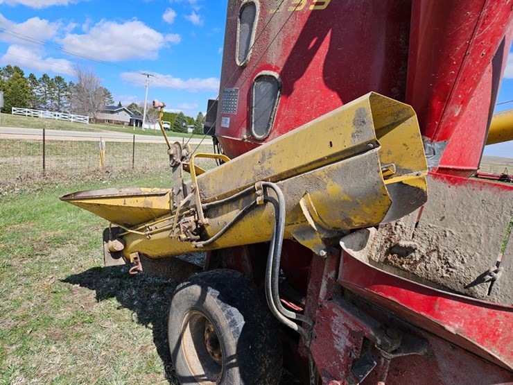 new-holland-355-image-19