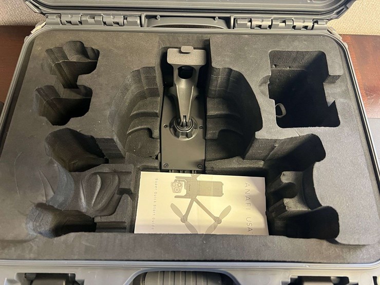 parrot-anafi-usa-foldable-drone-with-4k/thermal-camera-image-19