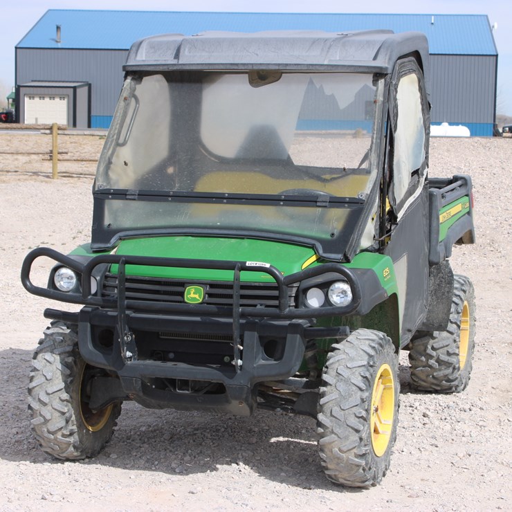 JOHN DEERE GATOR