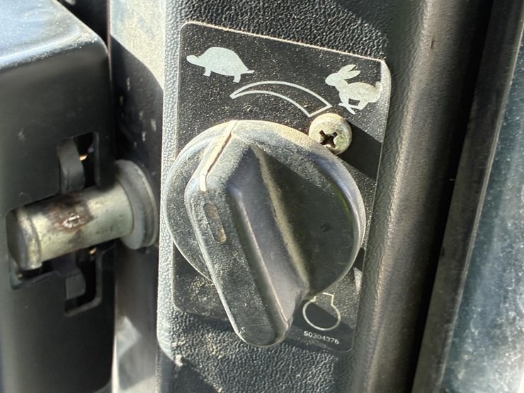 2012-yanmar-s190r-image-15