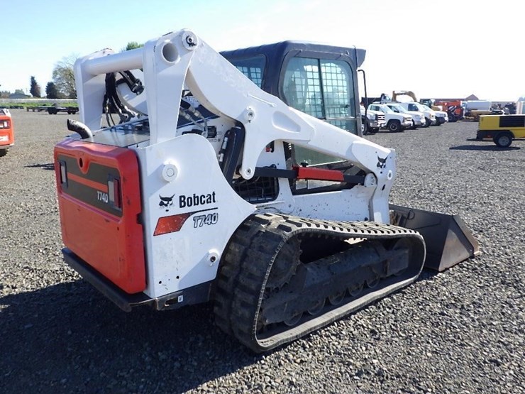 2021-bobcat-t740-image-5