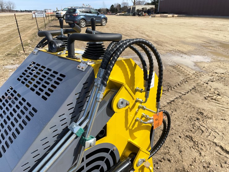 #213-•-landhonor-mini-skid-steer-loader-image-11