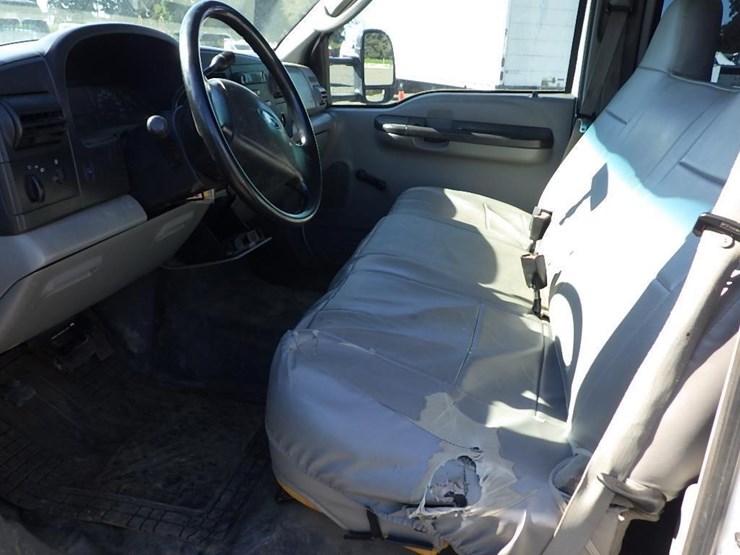 2005-ford-f450-image-24