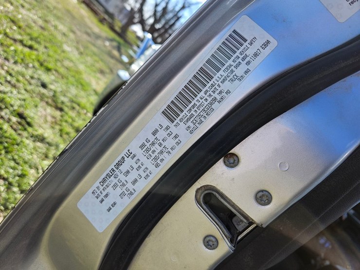 2012-dodge-ram-2500-image-37