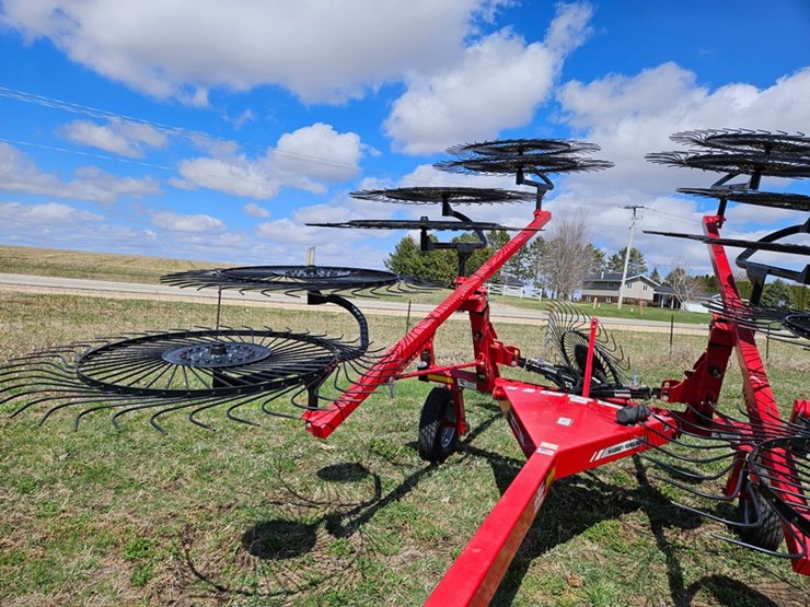 massey-ferguson-12-image-12