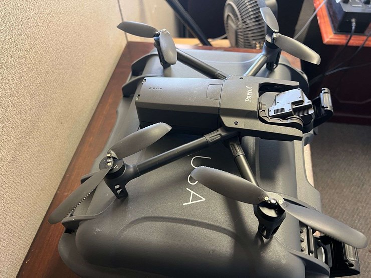 parrot-anafi-usa-foldable-drone-with-4k/thermal-camera-image-7