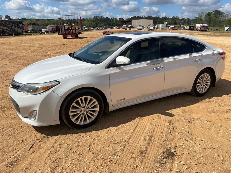 2013-toyota-avalon-hybrid-limited-4-door-sedan-(399,665-miles)-image-1