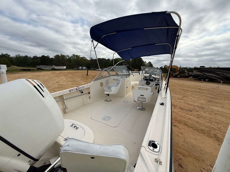 2003-sea-hunt-escape-200d-bay-boat-image-10