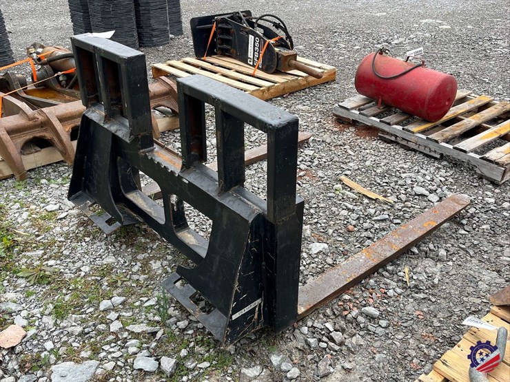 48”-adjustable-forks-attachment-image-4