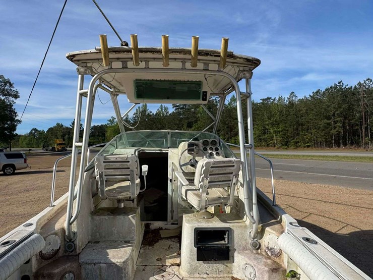 robalo-2240-walkaround-yacht-boat-with-cabin-image-21
