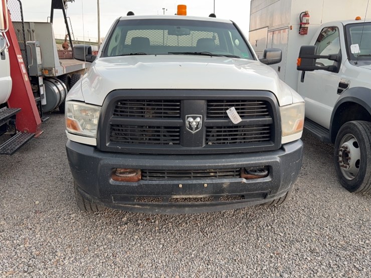 2012-dodge-2500-image-2