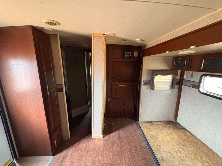 2015-rockwood-2608ws-travel-trailer-image-19