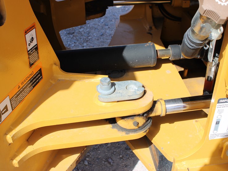 2021-deere-524p-image-32