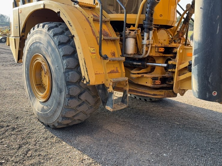 2017-caterpillar-745-image-14