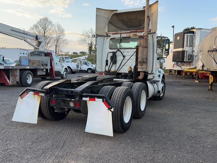 2007-international-8600-image-7