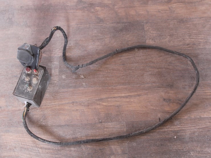 international-830-image-38