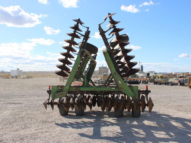 john-deere-235-image-4