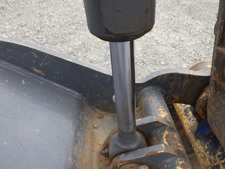 2020-deere-26g-image-25