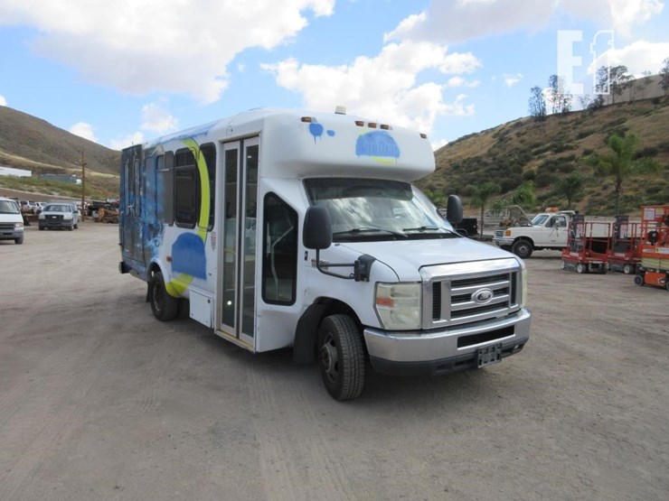 2016-ford-e450-image-2