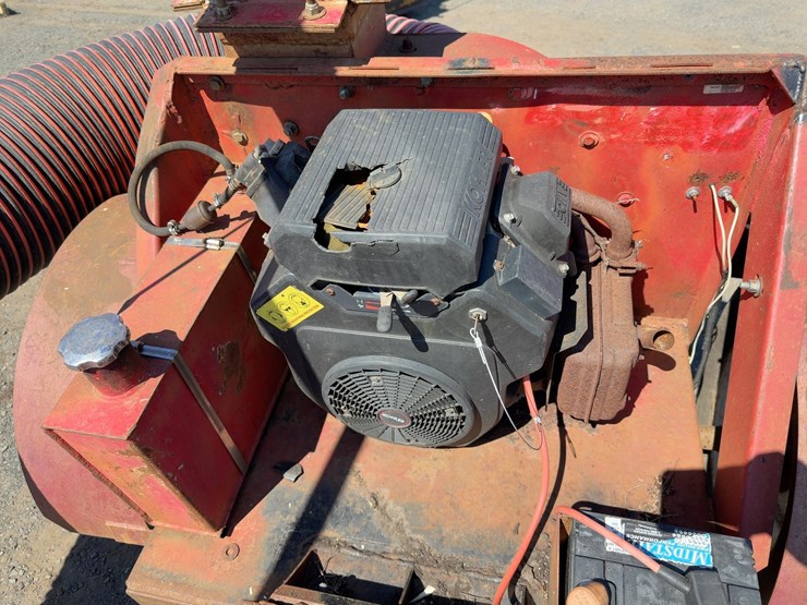 giant-vac-tow-behind-leaf-sucker-image-9