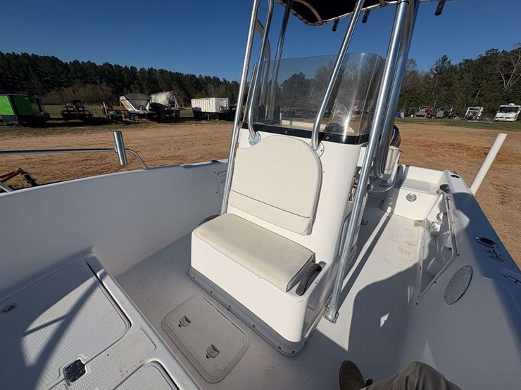 2001-cobia-center-console-saltwater-boat-image-12