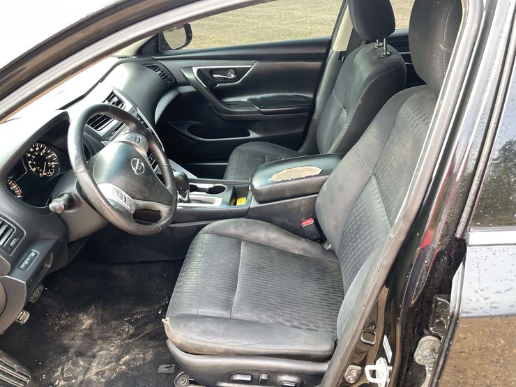 2017-nissan-altima-4-door-sedan-(213,376-miles)-image-10