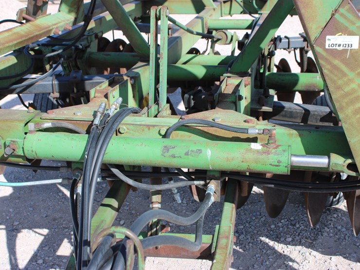 john-deere-235-image-11