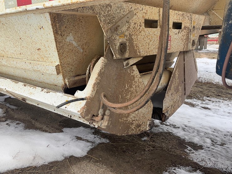 2011-dakota-gravel-trailer-image-13