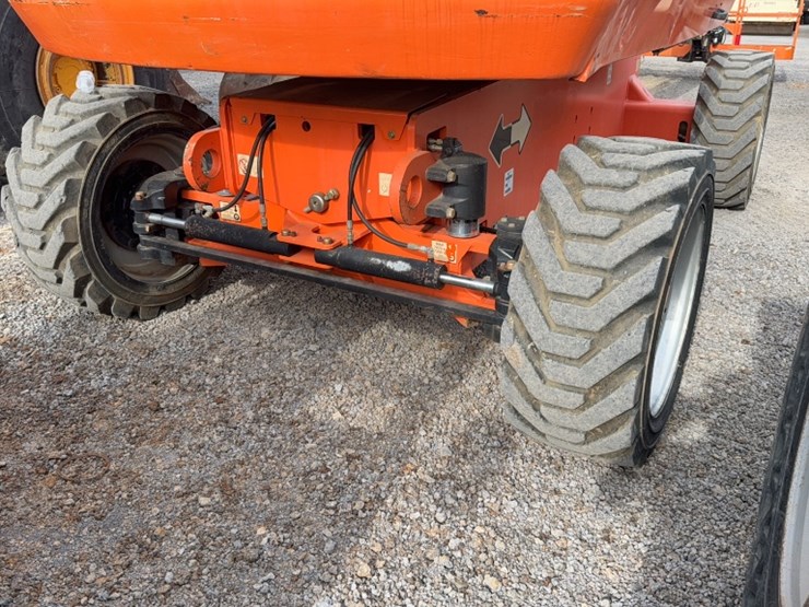 2014-jlg-800s-image-11