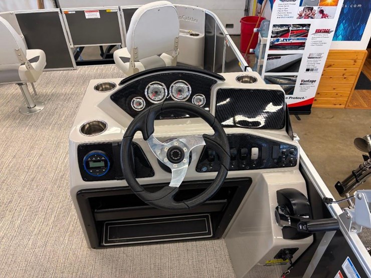 2025-g3-suncatcher-select-18f-pontoon-image-19