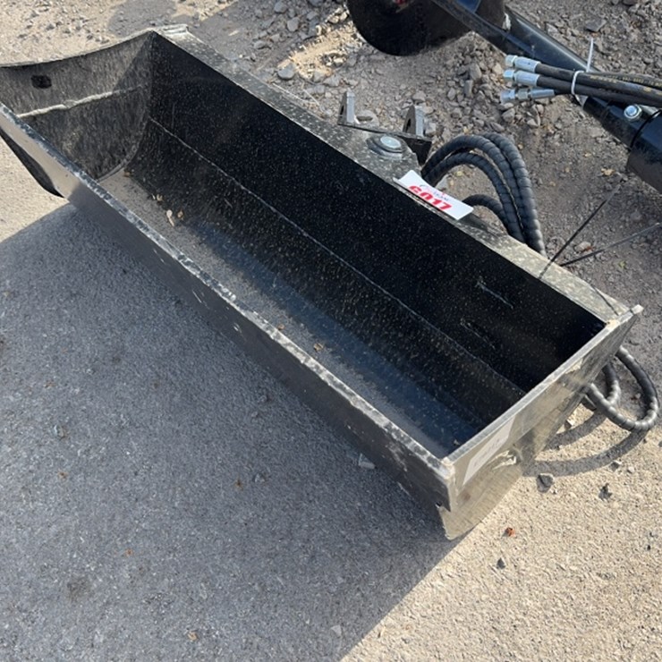 #6017 • 32" MINI EXCAVATOR HYD TILT BUCKET