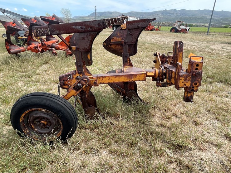 #4055-•-atlas-turnover-plow-image-2