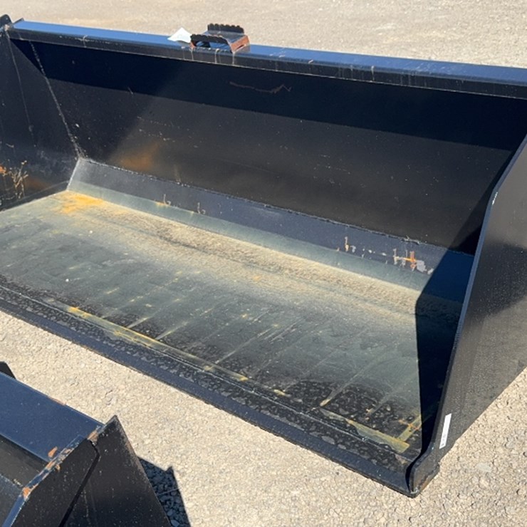 #1039 • 84" SKID STEER HIGH CAPACITY SMOOTH BUCKET