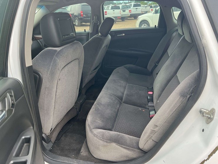 2011-chevrolet-impala-lt-4-door-sedan-(206,126-miles)-image-15