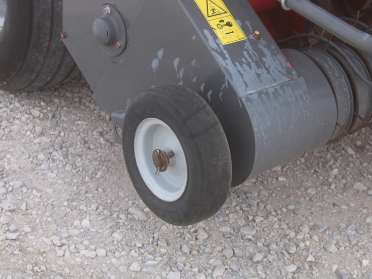 2015-massey-ferguson-1840-image-15