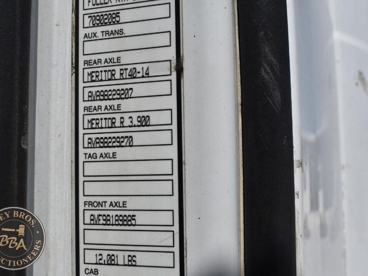 1999-volvo-vnl64t300-image-39