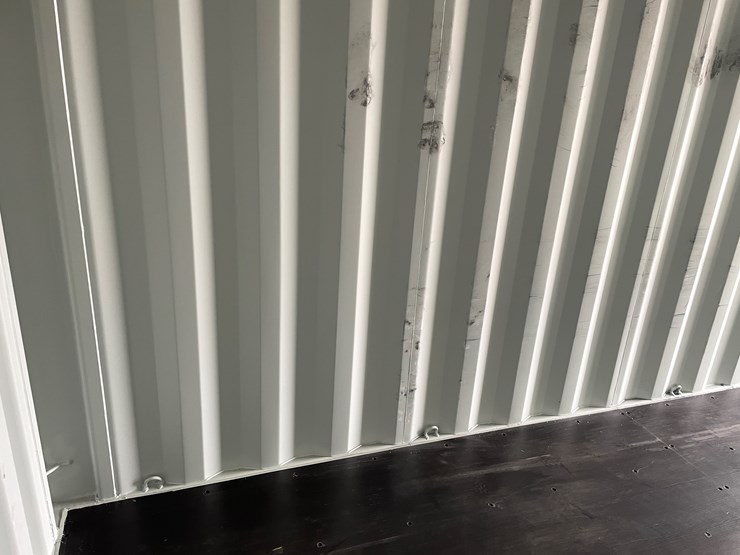 #116-•-20'-shipping-container-image-13