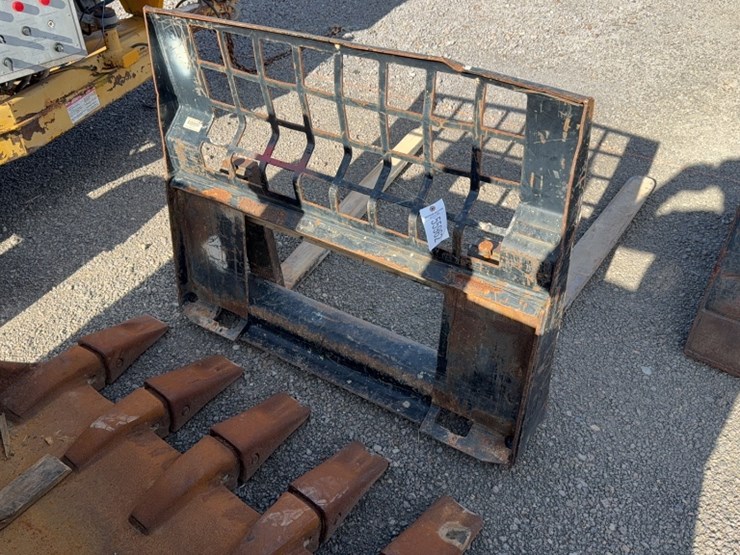 #2045-•-cat-48"-skid-steer-pallet-forks-image-3