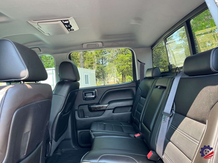 2015-gmc-3500-image-68