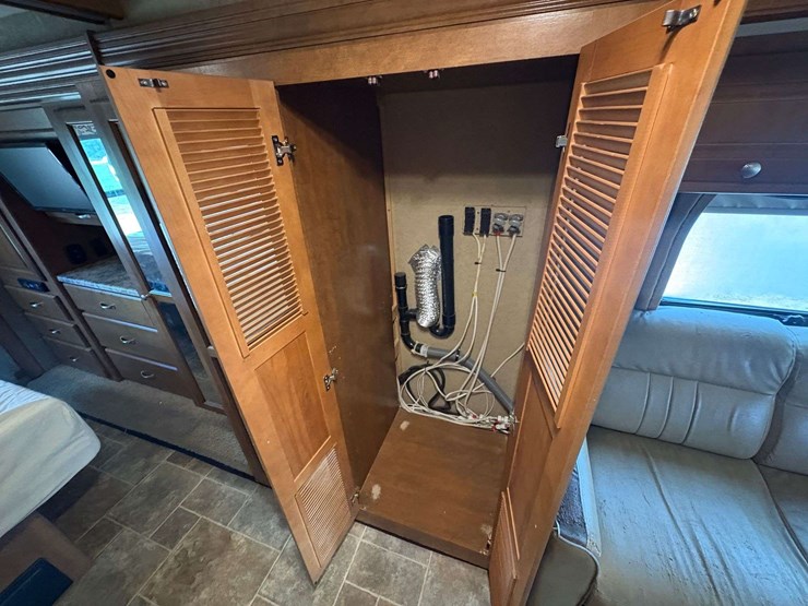 2014-ford-f-53-motorhome-image-26