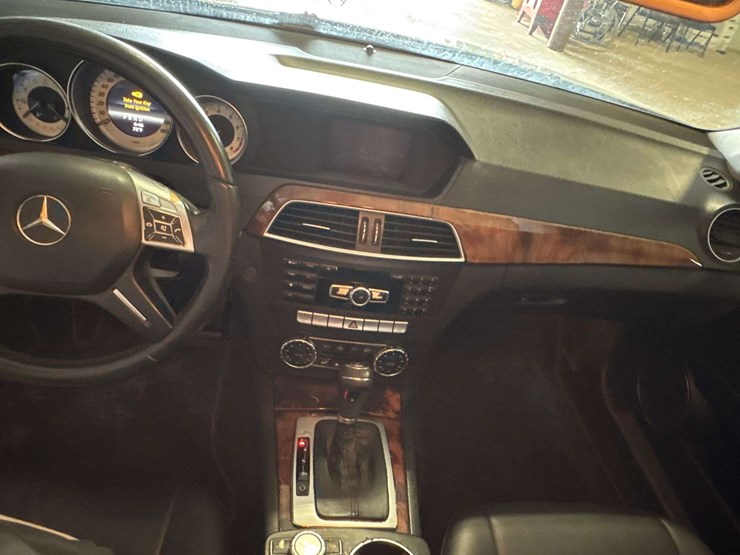 2013-mercedes-benz-c250-4-door-sedan-(123,035-miles)-image-12