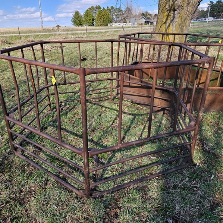 #546 • Round Bale Feeder