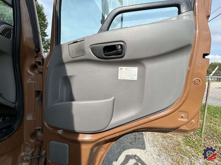 2013-ud-ud3300-s/a-garbage-truck-image-86